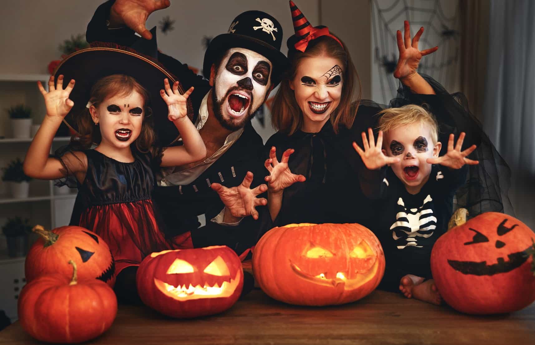 Хэллоуин в англоязычном мире: Как его празднуют в Великобритании, США,  Канаде, Новой Зеландии и Австралии: костюмы, атрибутика, ритуалы: